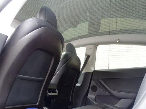 Used 2020 Tesla Model Y Long Range image 11