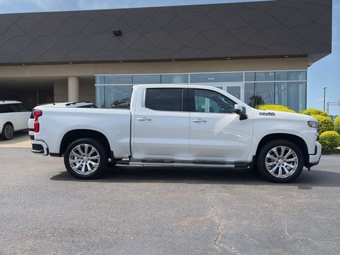 Used 2022 Chevrolet Silverado 1500 High Country w/ LPO, Dark Essentials Package AWD/4WD image 4
