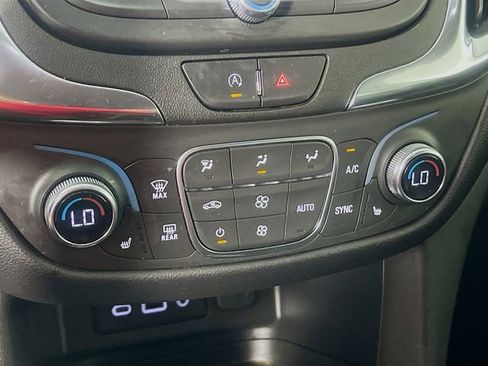 Used 2022 Chevrolet Equinox LT FWD image 17