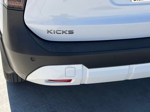 Used 2025 Nissan Kicks SV FWD image 8