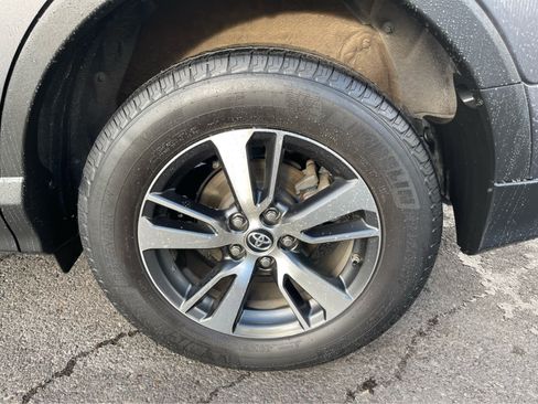 Used 2018 Toyota RAV4 XLE image 11