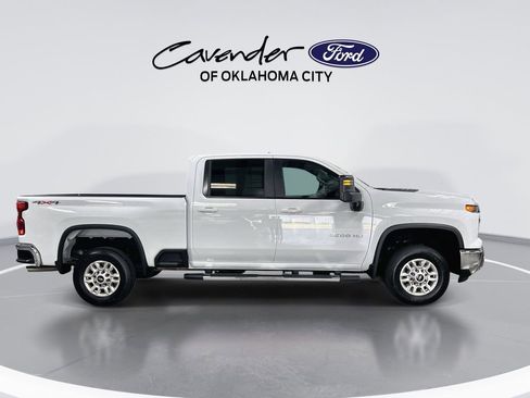 Used 2025 Chevrolet Silverado 2500 LT w/ Convenience Package AWD/4WD image 9