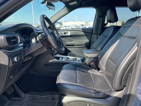Used 2020 Ford Explorer XLT w/ Equipment Group 202A AWD/4WD image 14
