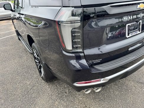 New 2025 Chevrolet Suburban Premier image 8
