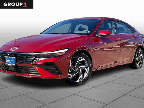 Certified 2025 Hyundai Elantra SEL image 1