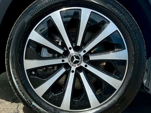 Used 2023 Mercedes-Benz GLB 250 4MATIC image 32