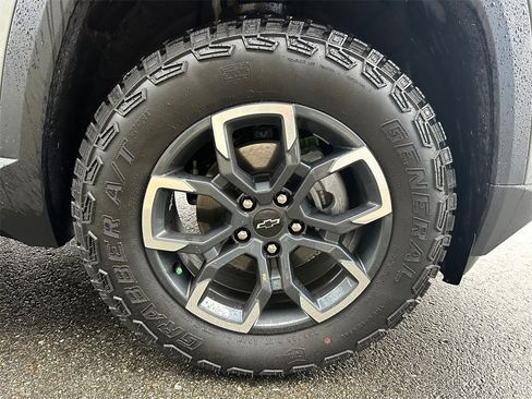 Used 2026 Chevrolet Equinox ACTIV w/ Convenience Package III image 9