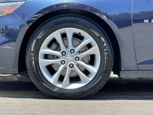 Used 2017 Chevrolet Malibu LT FWD image 21