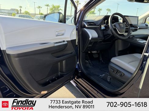 Certified 2026 Toyota Sienna XLE FWD image 5