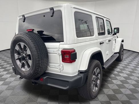 Used 2018 Jeep Wrangler Unlimited Sahara w/ Uconnect 4C Nav & Sound Group image 5