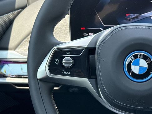 Used 2025 BMW i7 eDrive50 w/ Premium Package image 16