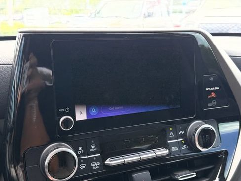 Used 2024 Toyota Highlander LE FWD image 24