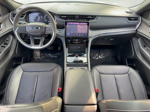 Used 2025 Jeep Grand Cherokee L Limited w/ Luxury Tech Group II RWD image 17