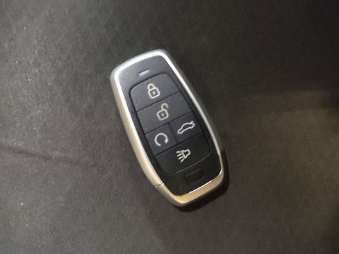 Used 2019 Chevrolet Malibu LT image 32