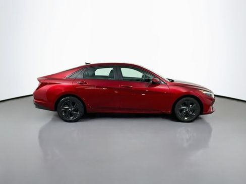 Used 2023 Hyundai Elantra SEL w/ Preferred Accessory Package FWD image 7