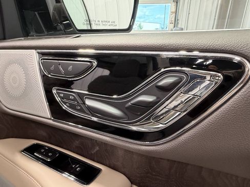 Used 2022 Lincoln Navigator L Reserve AWD/4WD image 10