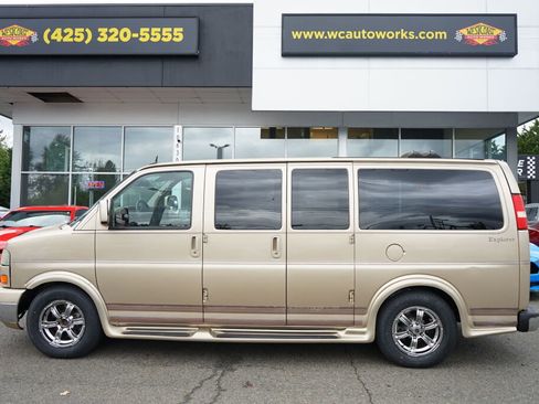 Used 2011 GMC Savana 1500 image 2