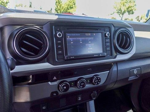 Used 2018 Toyota Tacoma SR5 RWD image 19