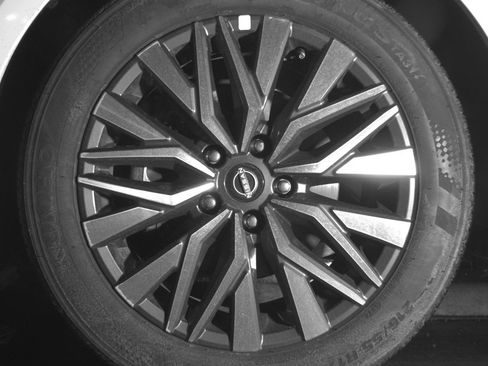 Used 2025 Nissan Altima 2.5 SV image 12