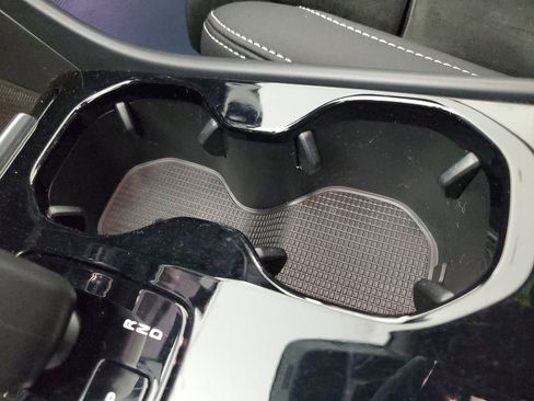 Certified 2023 Volvo XC40 Recharge Ultimate image 33