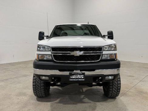 Used 2007 Chevrolet Silverado 2500 LT w/ Heavy-Duty Power Package image 3
