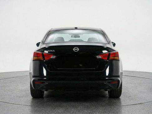 Used 2025 Nissan Altima 2.5 SV FWD image 7