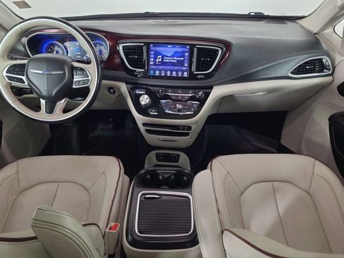 Used 2019 Chrysler Pacifica Limited image 25