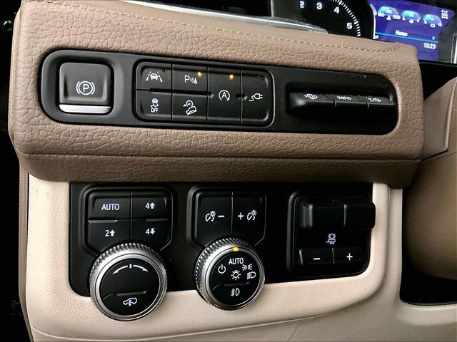 Used 2021 GMC Yukon Denali w/ Denali Ultimate Package AWD/4WD image 31