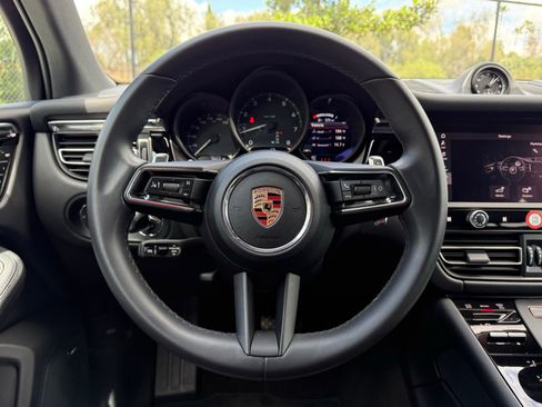 Certified 2025 Porsche Macan image 15
