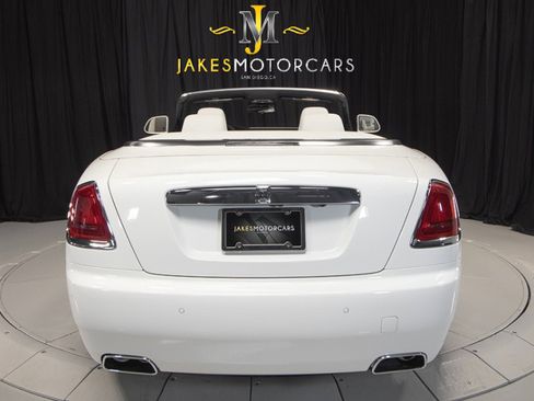 Used 2017 Rolls-Royce Dawn image 9