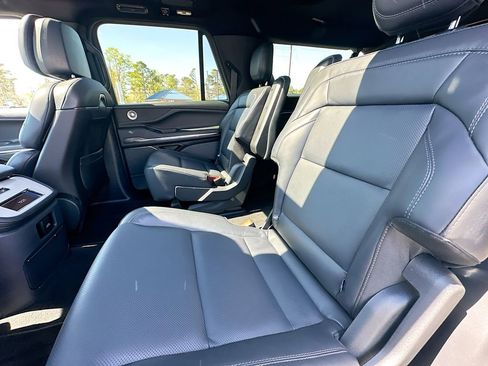 New 2025 Lincoln Navigator L Reserve w/ Jet Appearance Package AWD/4WD image 4