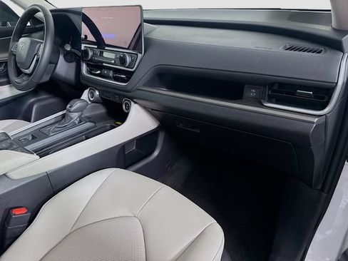 Used 2025 Toyota Grand Highlander AWD image 31