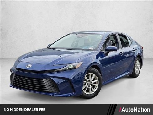 Used 2025 Toyota Camry LE w/ Convenience Package FWD image 1