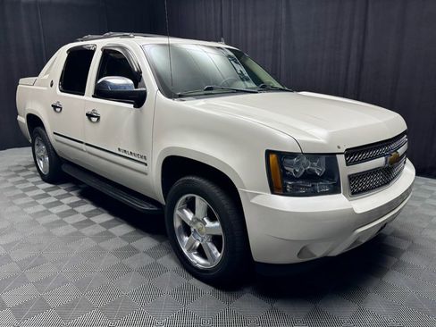 Used 2013 Chevrolet Avalanche LTZ AWD/4WD image 7