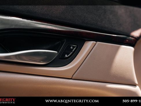 Used 2016 Cadillac Escalade Luxury AWD/4WD image 19