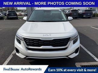 Used 2023 Kia Seltos LX video 2