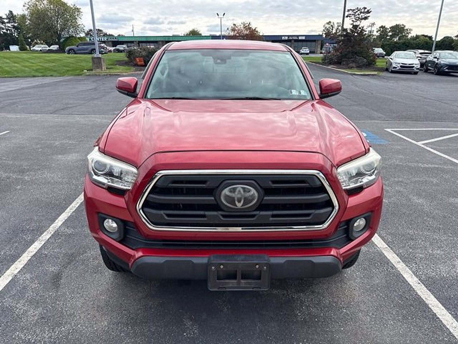 Used 2018 Toyota Tacoma SR5 AWD/4WD image 3