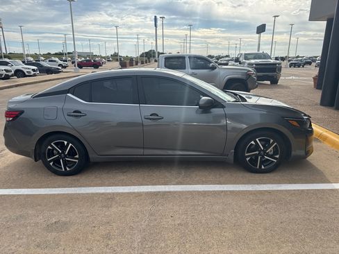 Used 2024 Nissan Sentra SV FWD image 8