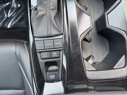 Used 2025 Toyota Camry SE FWD image 19