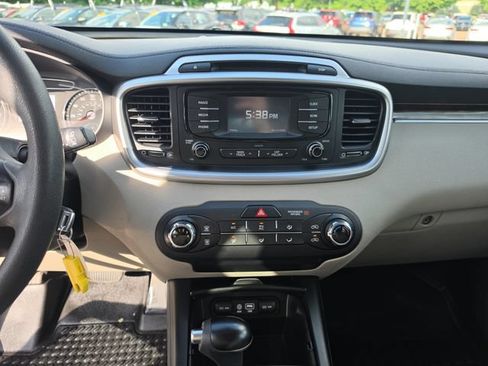 Used 2018 Kia Sorento LX AWD/4WD image 17