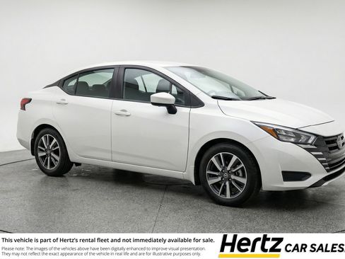 Used 2025 Nissan Versa SV image 1