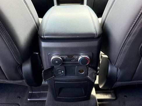 Used 2022 Ford Explorer XLT w/ Equipment Group 202A AWD/4WD image 20