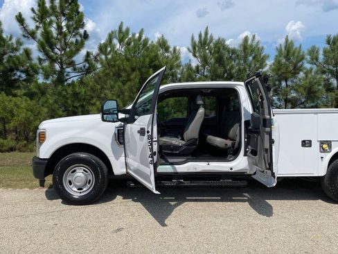 Used 2019 Ford F250 XL w/ Power Equipment Group RWD image 12