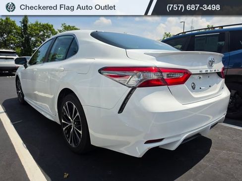 Used 2018 Toyota Camry SE w/ Moonroof Package FWD image 4