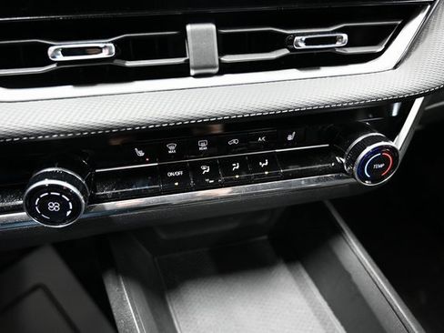 Used 2025 Chevrolet Equinox LT w/ Safety and Technology Package image 18