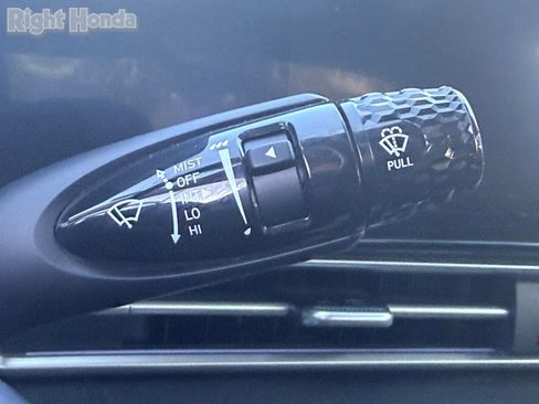 Used 2025 Hyundai Elantra SEL FWD image 12