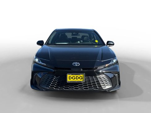 Used 2025 Toyota Camry SE image 8