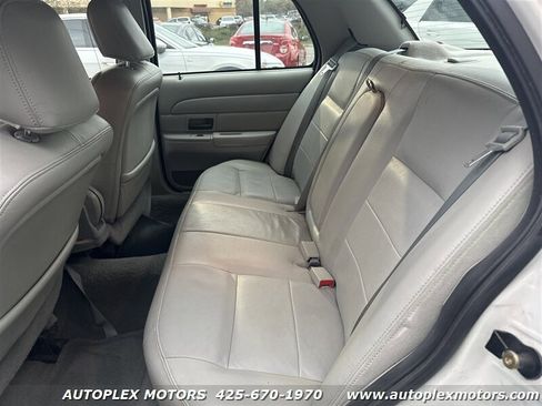 Used 2004 Ford Crown Victoria LX image 11