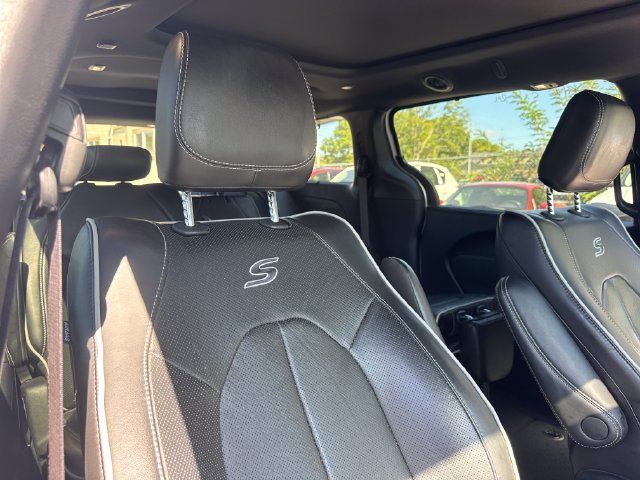 Used 2025 Chrysler Pacifica Limited FWD image 28