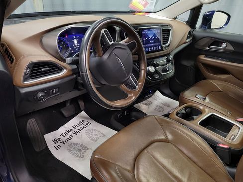 Used 2018 Chrysler Pacifica Limited w/ Tire & Wheel Group image 14